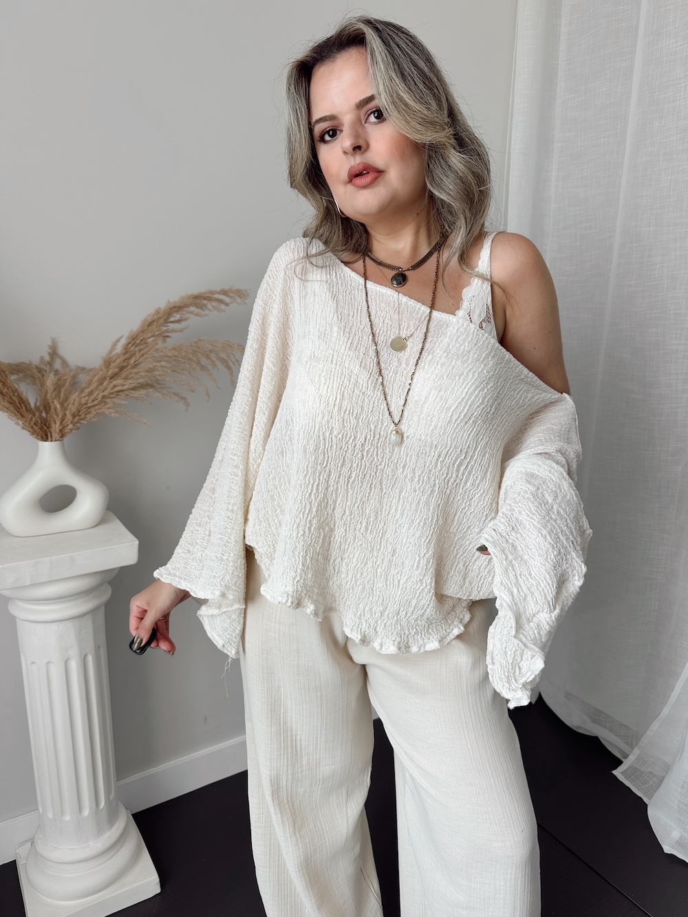 Edited in Tezza with: Vintage, Shadows, & HSL Faralya Keten Kayık Yaka Asimetrik Bluz | Premium Collection | 16 şubat pazartesi kargolanacaktır - Görsel 1