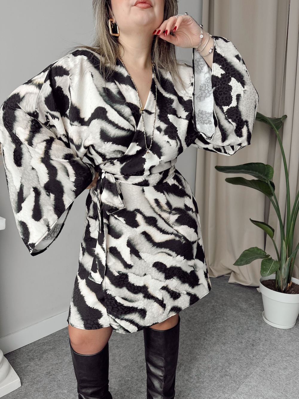 Edited in Tezza with: Vintage, Shadows, & HSL Batik Kruvaze Mini Elbise | LIMITED - Görsel 1