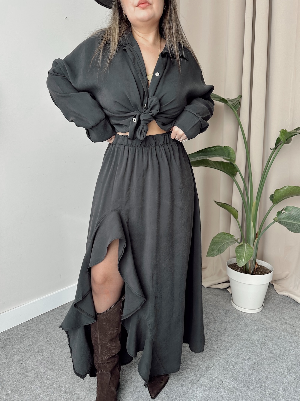 Edited in Tezza with: Vintage, HSL, Shadows, & Highlights Füme Modal Volanlı Maxi Tasarım Etek - Görsel 1