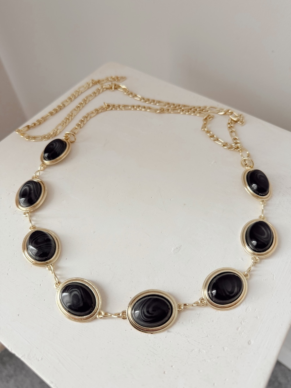 Edited in Tezza with: Vintage, HSL, & Shadows Siyah Gold Zincir Kemer - Görsel 1