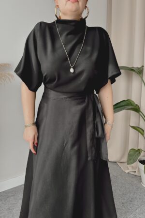 Siyah Çelik Dik Yaka Yarasa Kol Bluz