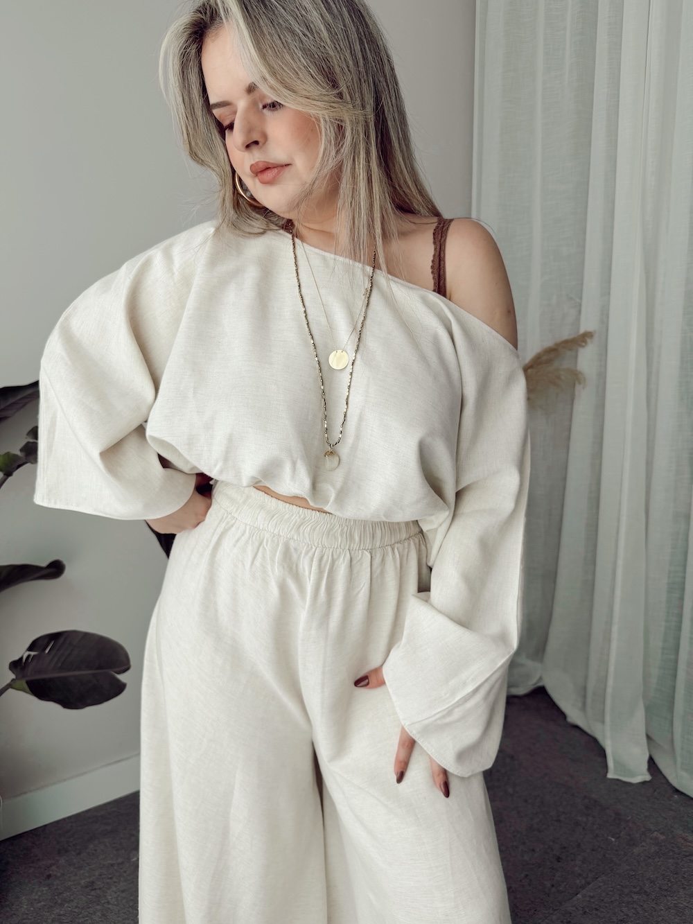 Edited in Tezza with: Vintage, Temperature, Shadows, & HSL Kum Keten Kayık Crop Bluz - Görsel 1