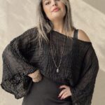 Siyah Faralya Keten Kayık Yaka Asimetrik Bluz | Premium Collection